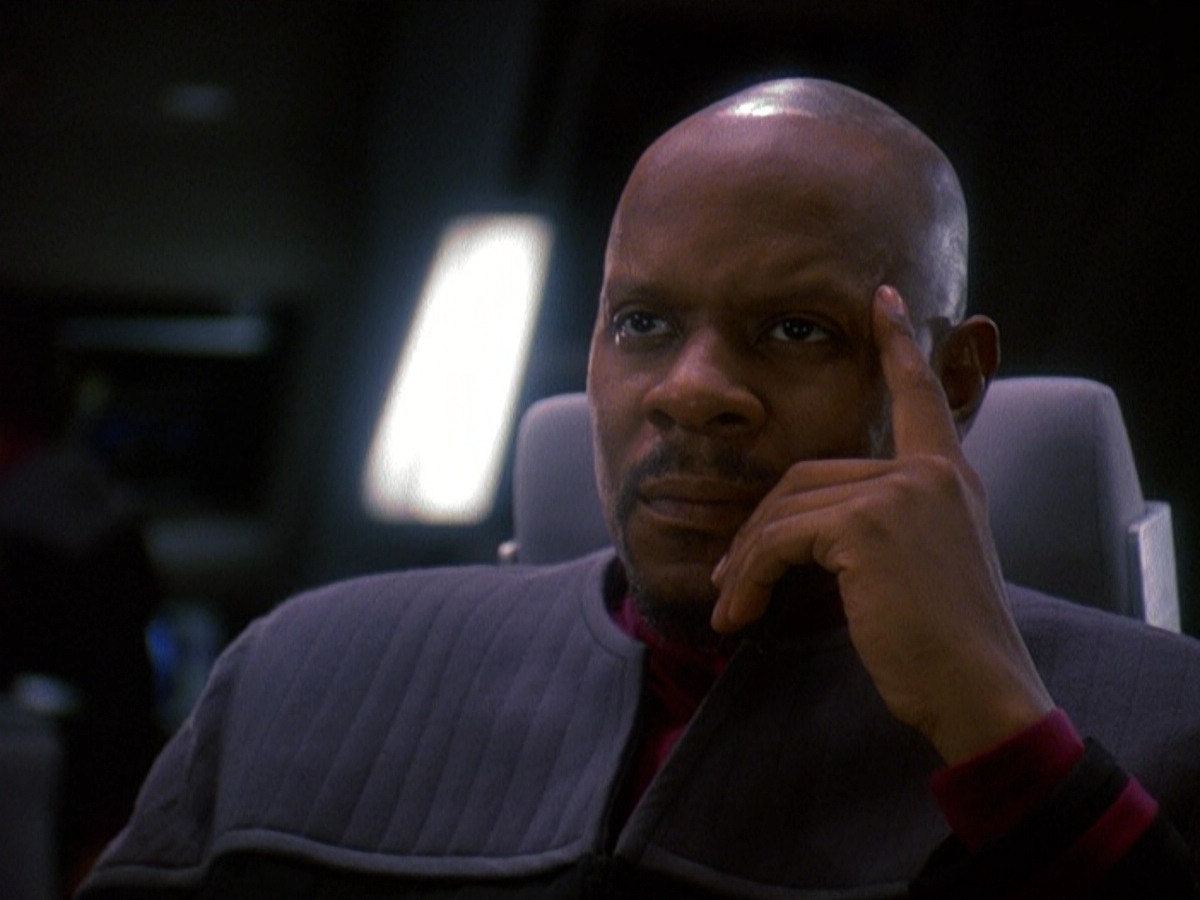 extant_StarTrek_DS9_5x13-ForTheUniform_02584.jpg