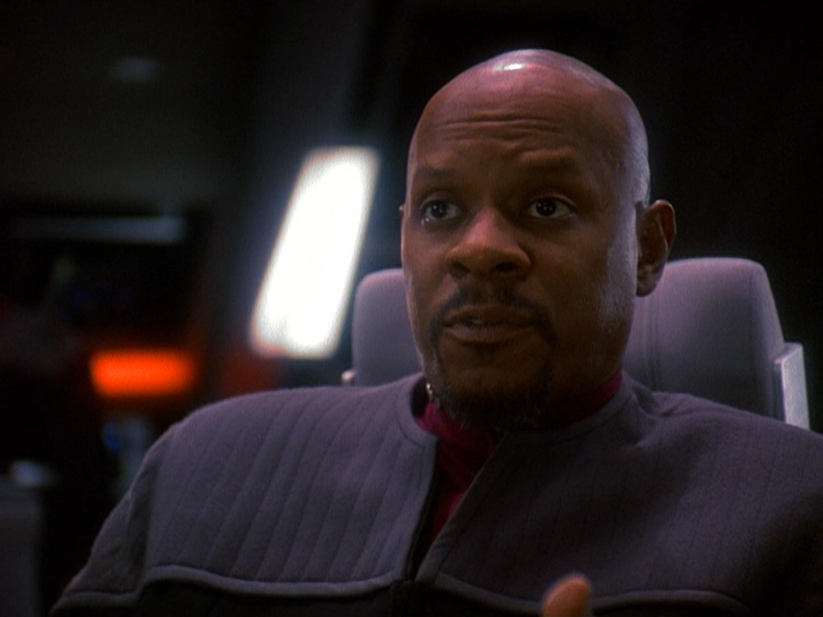 extant_StarTrek_DS9_5x13-ForTheUniform_02593.jpg