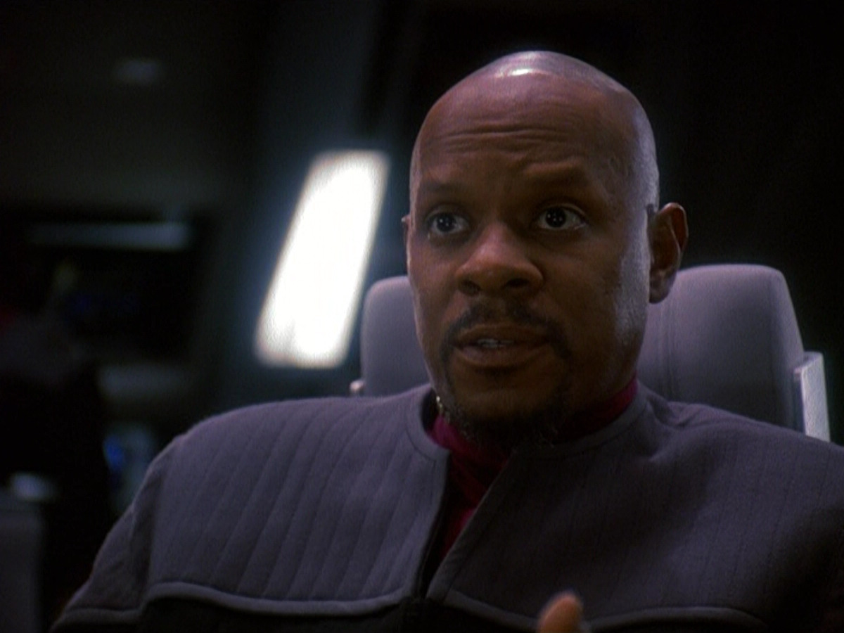 extant_StarTrek_DS9_5x13-ForTheUniform_02594.jpg