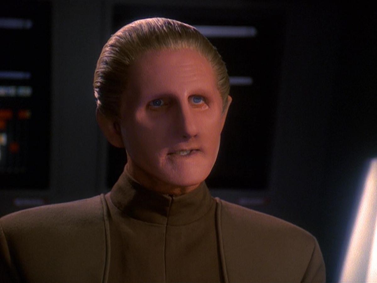 extant_StarTrek_DS9_5x13-ForTheUniform_02600.jpg