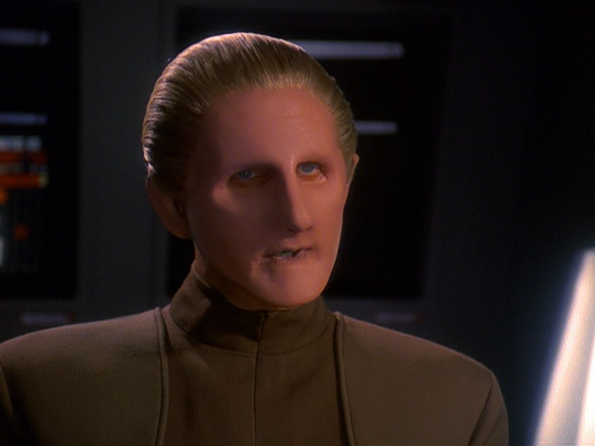 extant_StarTrek_DS9_5x13-ForTheUniform_02603.jpg