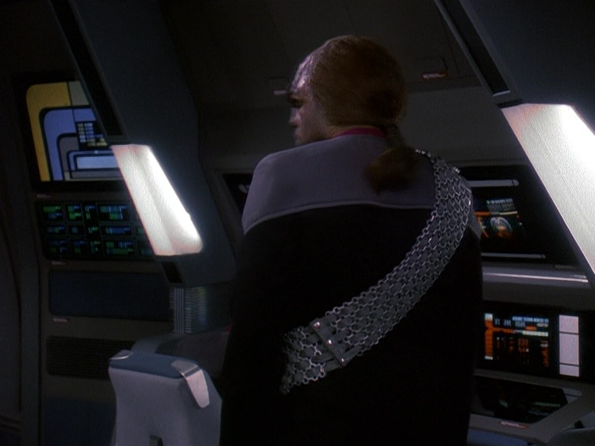extant_StarTrek_DS9_5x13-ForTheUniform_02634.jpg