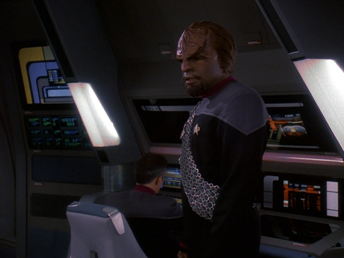 extant_StarTrek_DS9_5x13-ForTheUniform_02640.jpg