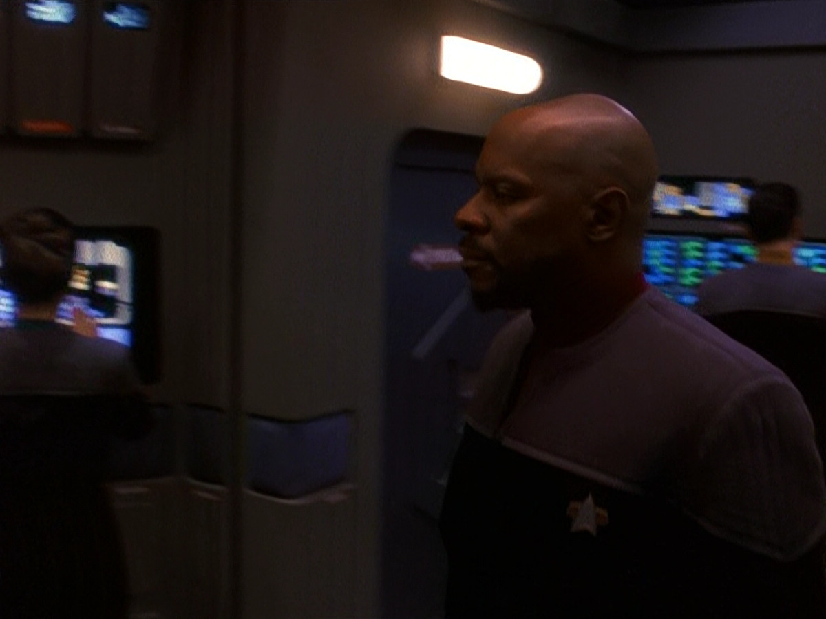extant_StarTrek_DS9_5x13-ForTheUniform_02669.jpg