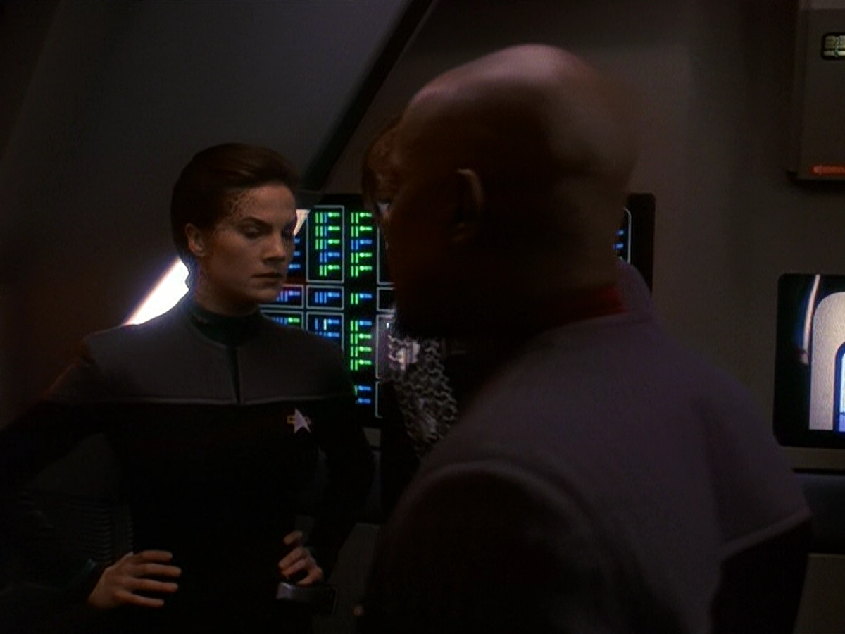 extant_StarTrek_DS9_5x13-ForTheUniform_02672.jpg