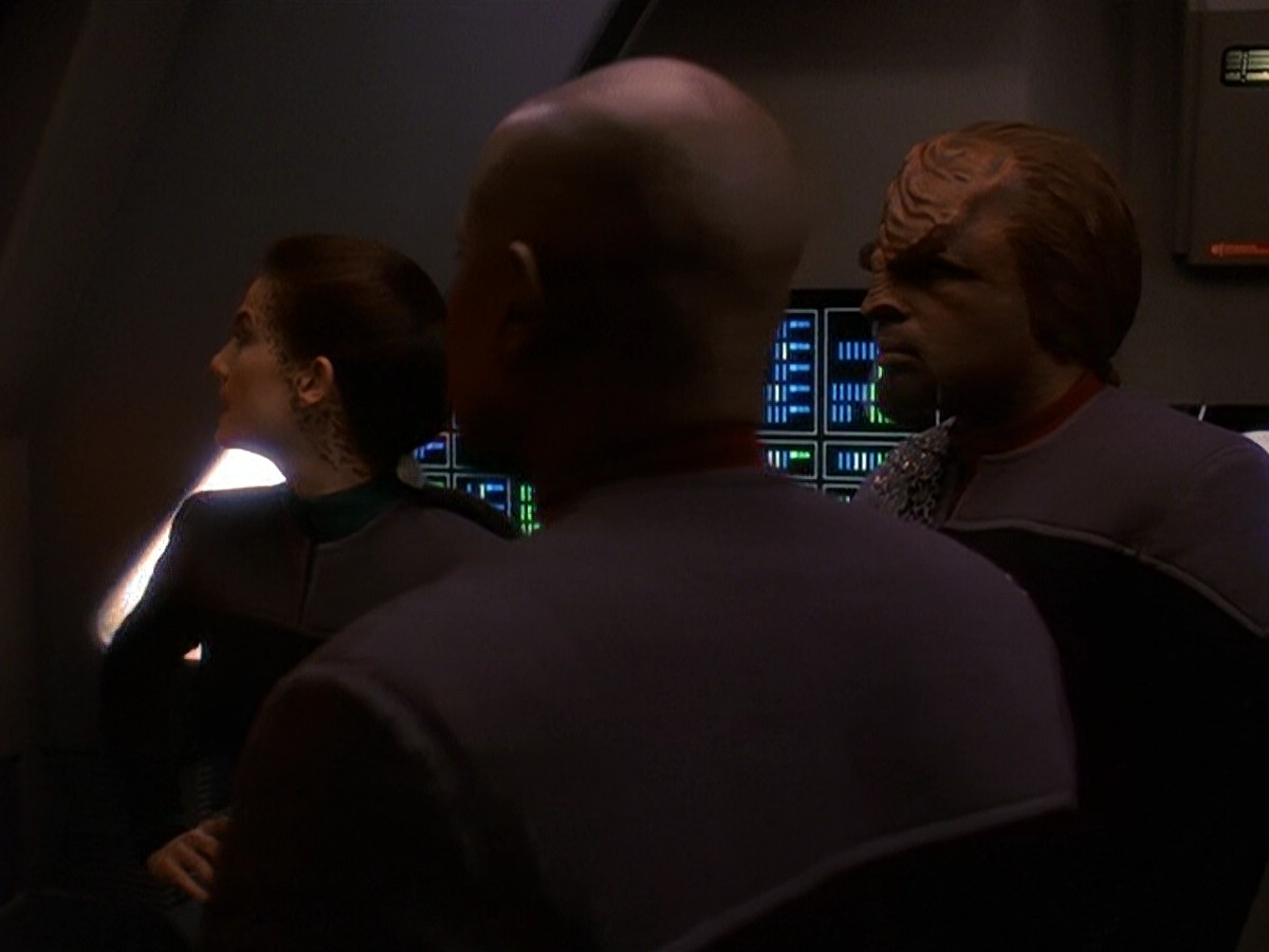 extant_StarTrek_DS9_5x13-ForTheUniform_02683.jpg