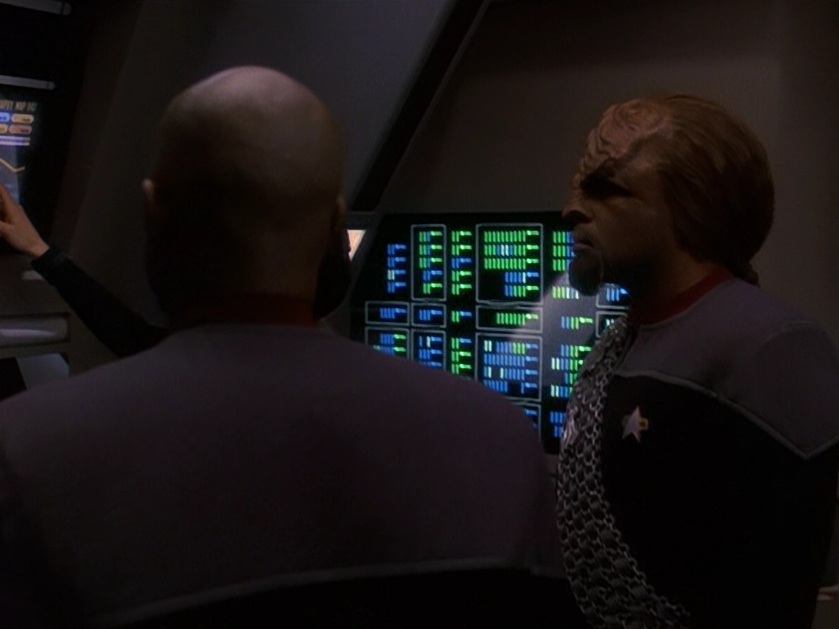 extant_StarTrek_DS9_5x13-ForTheUniform_02685.jpg