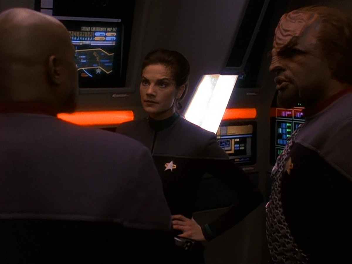extant_StarTrek_DS9_5x13-ForTheUniform_02690.jpg
