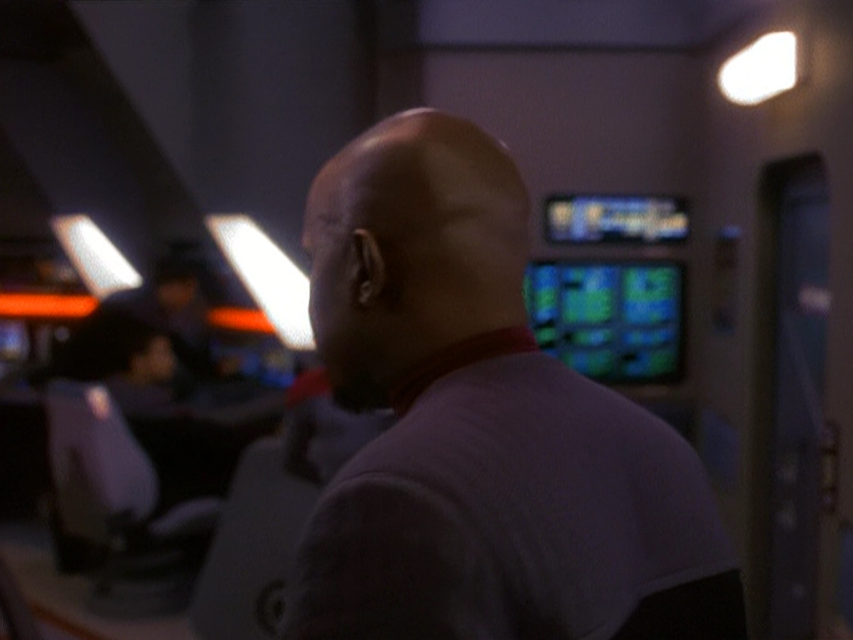 extant_StarTrek_DS9_5x13-ForTheUniform_02698.jpg