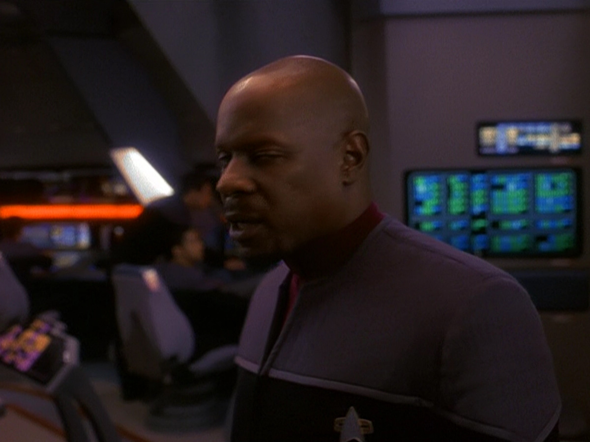 extant_StarTrek_DS9_5x13-ForTheUniform_02701.jpg