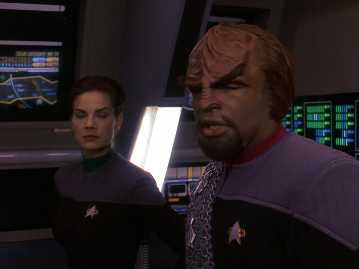 extant_StarTrek_DS9_5x13-ForTheUniform_02710.jpg