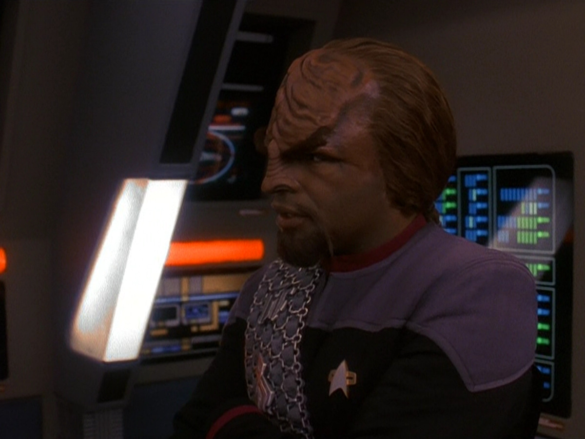 extant_StarTrek_DS9_5x13-ForTheUniform_02737.jpg