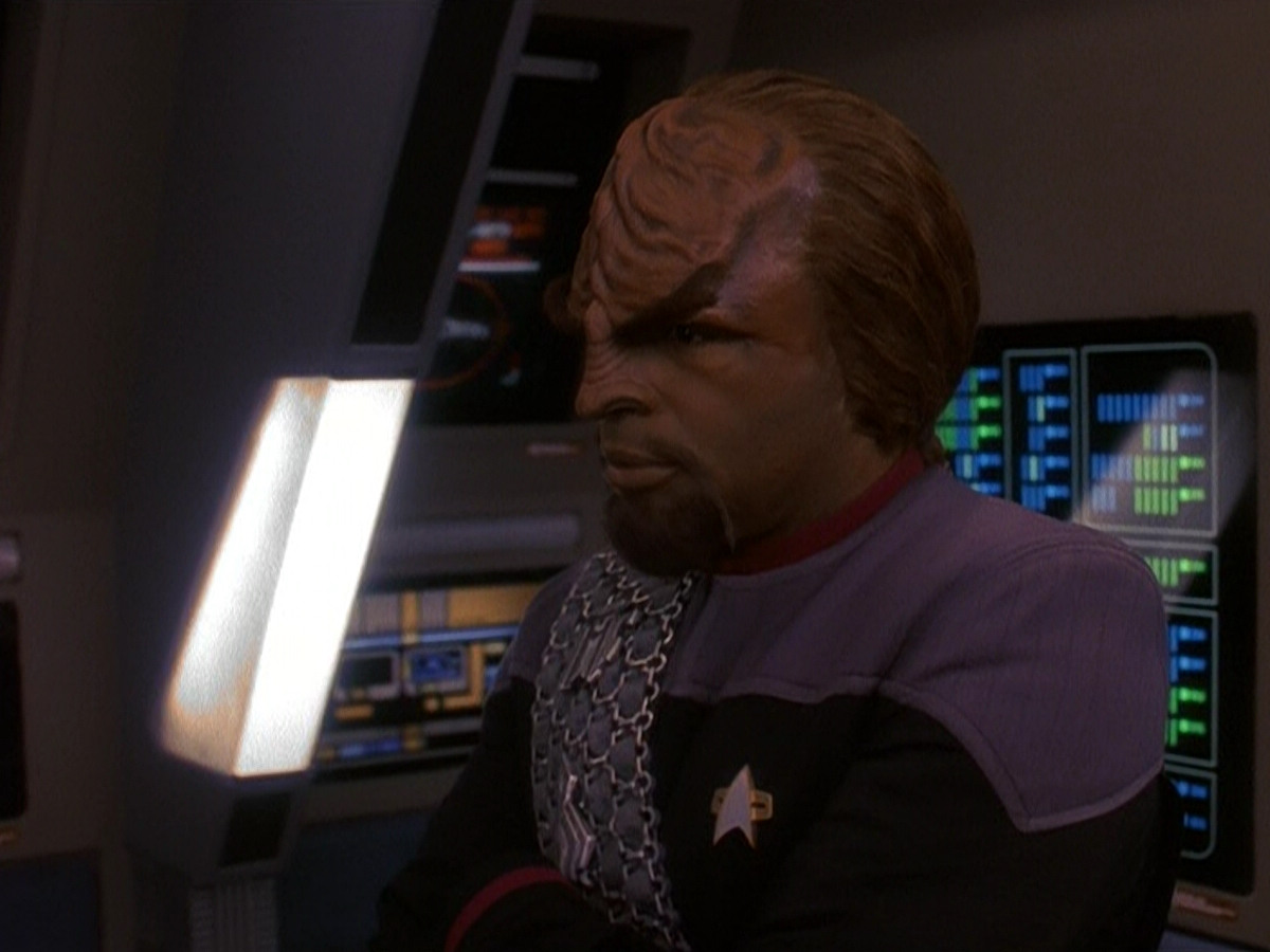 extant_StarTrek_DS9_5x13-ForTheUniform_02739.jpg