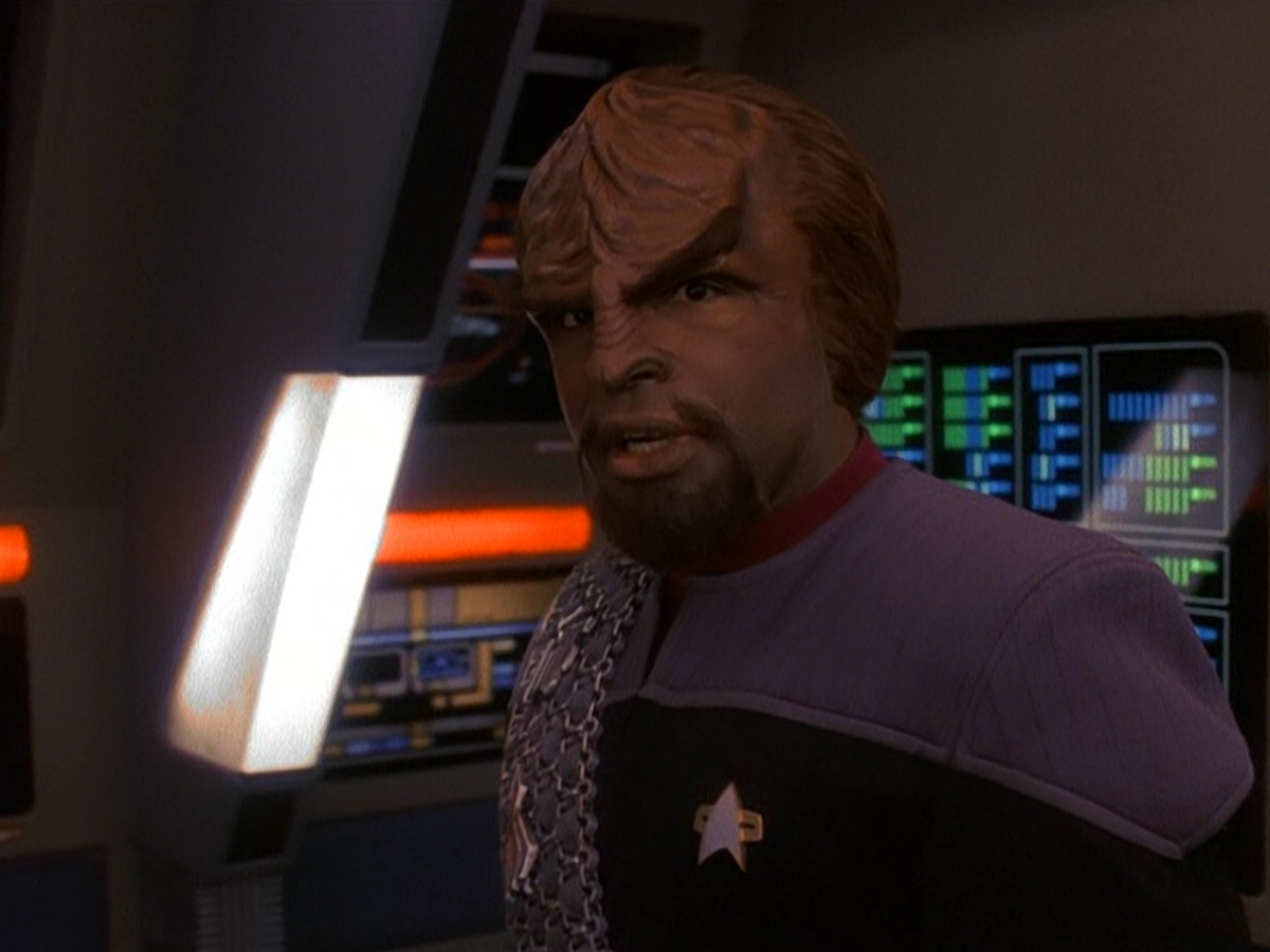 extant_StarTrek_DS9_5x13-ForTheUniform_02741.jpg