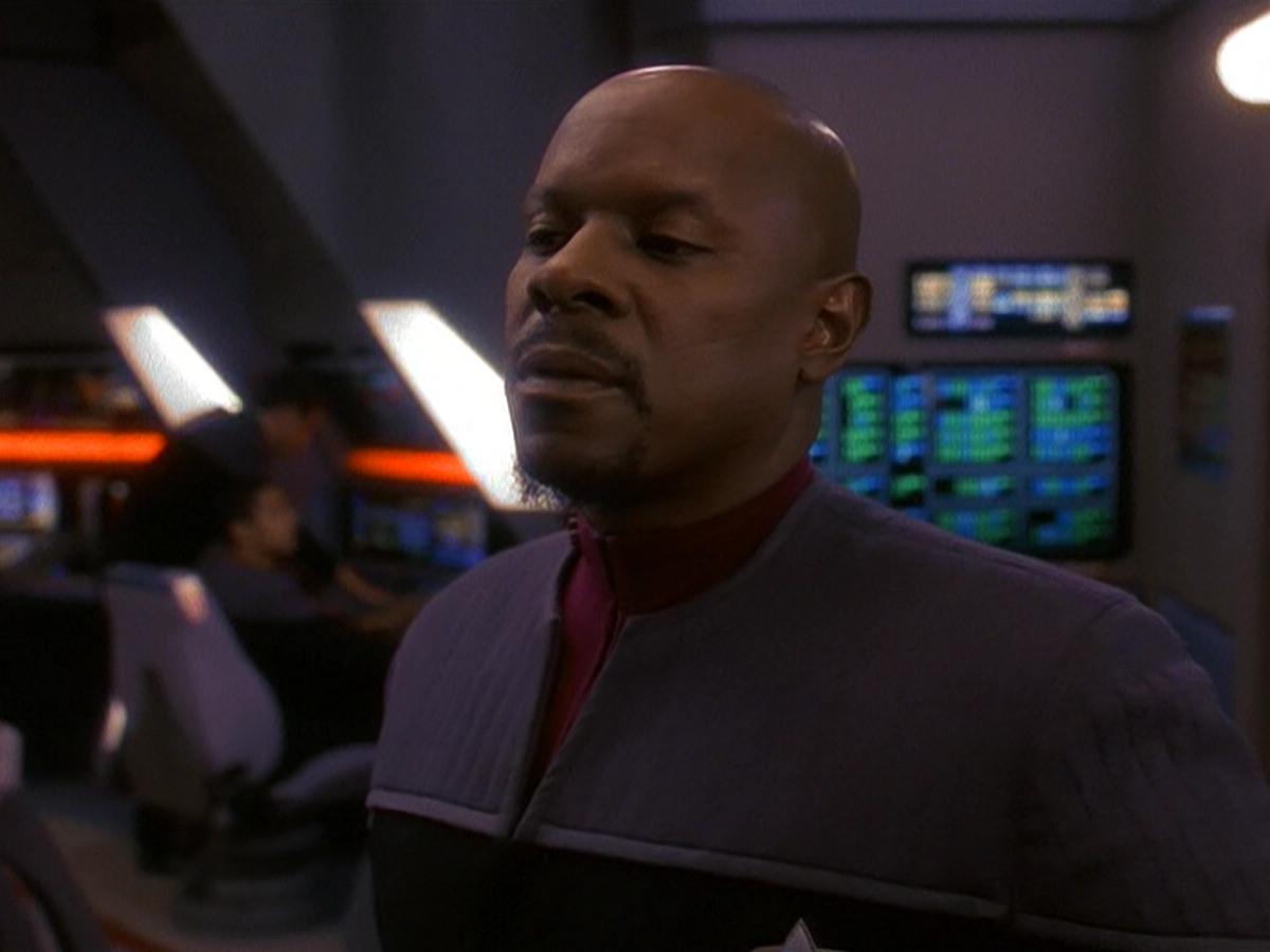 extant_StarTrek_DS9_5x13-ForTheUniform_02743.jpg