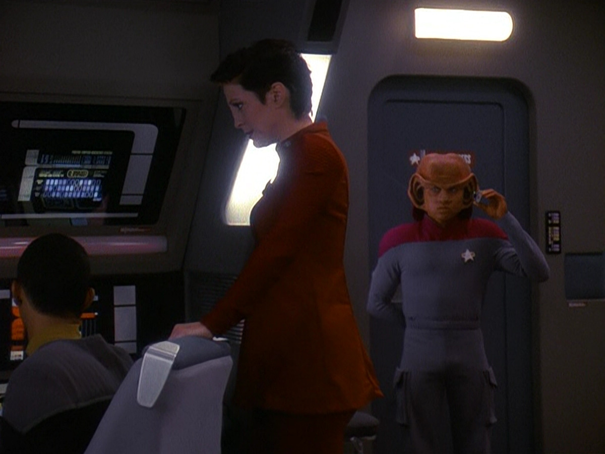 extant_StarTrek_DS9_5x13-ForTheUniform_02771.jpg