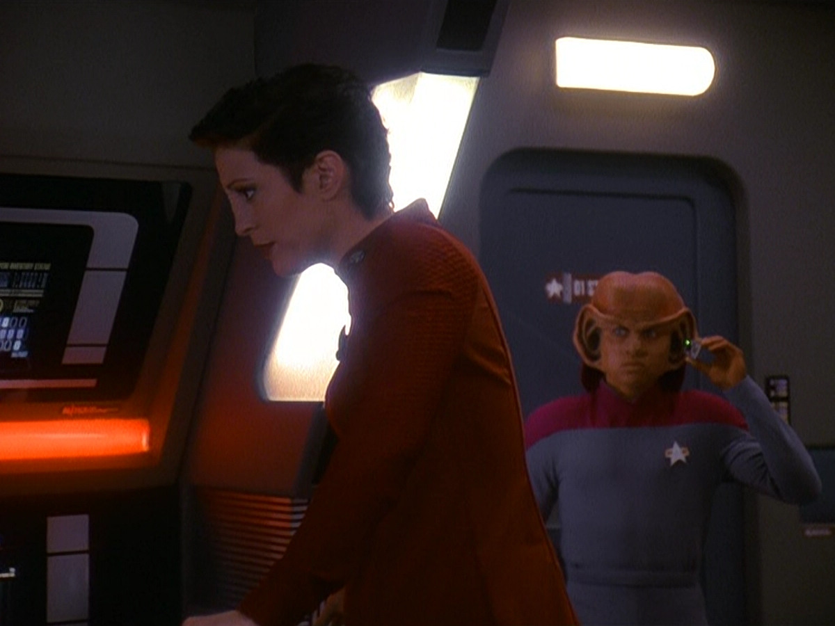 extant_StarTrek_DS9_5x13-ForTheUniform_02777.jpg