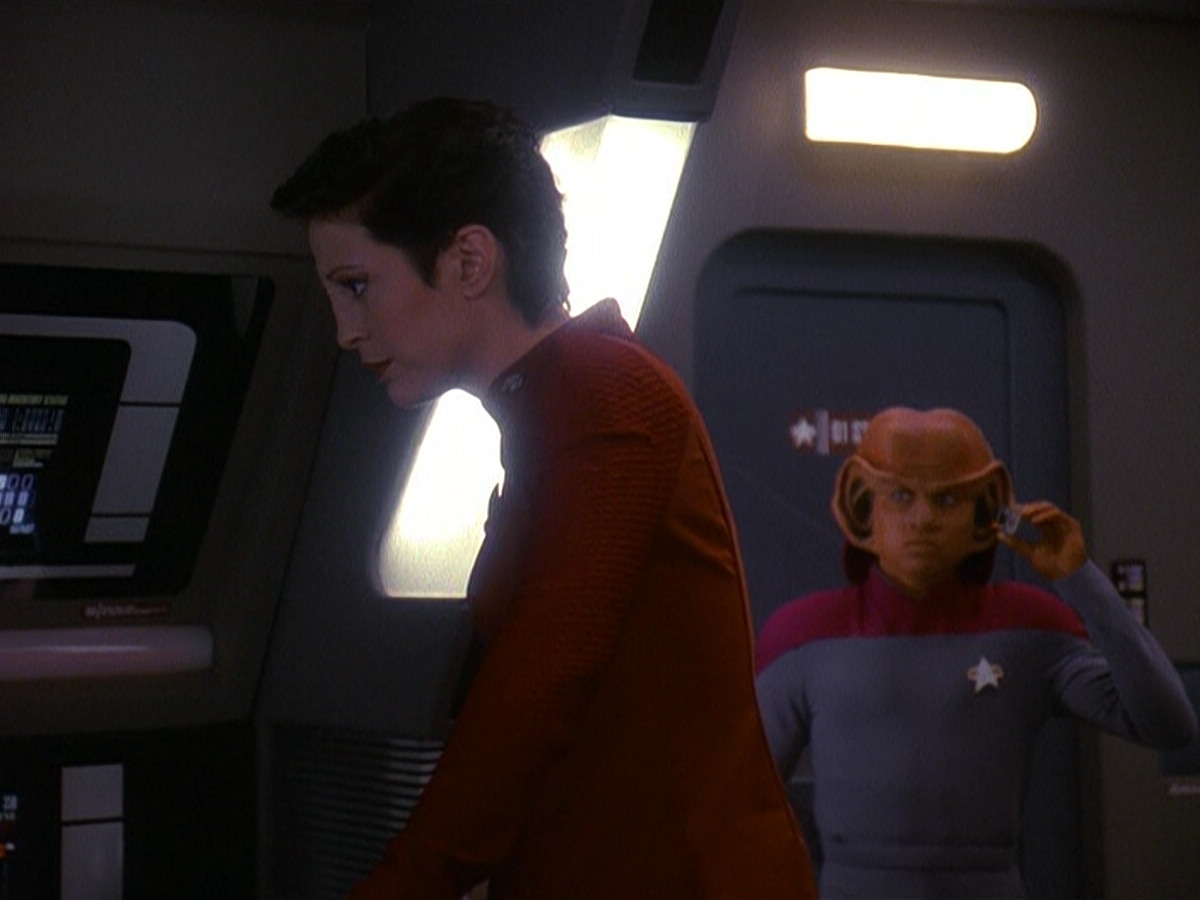 extant_StarTrek_DS9_5x13-ForTheUniform_02778.jpg
