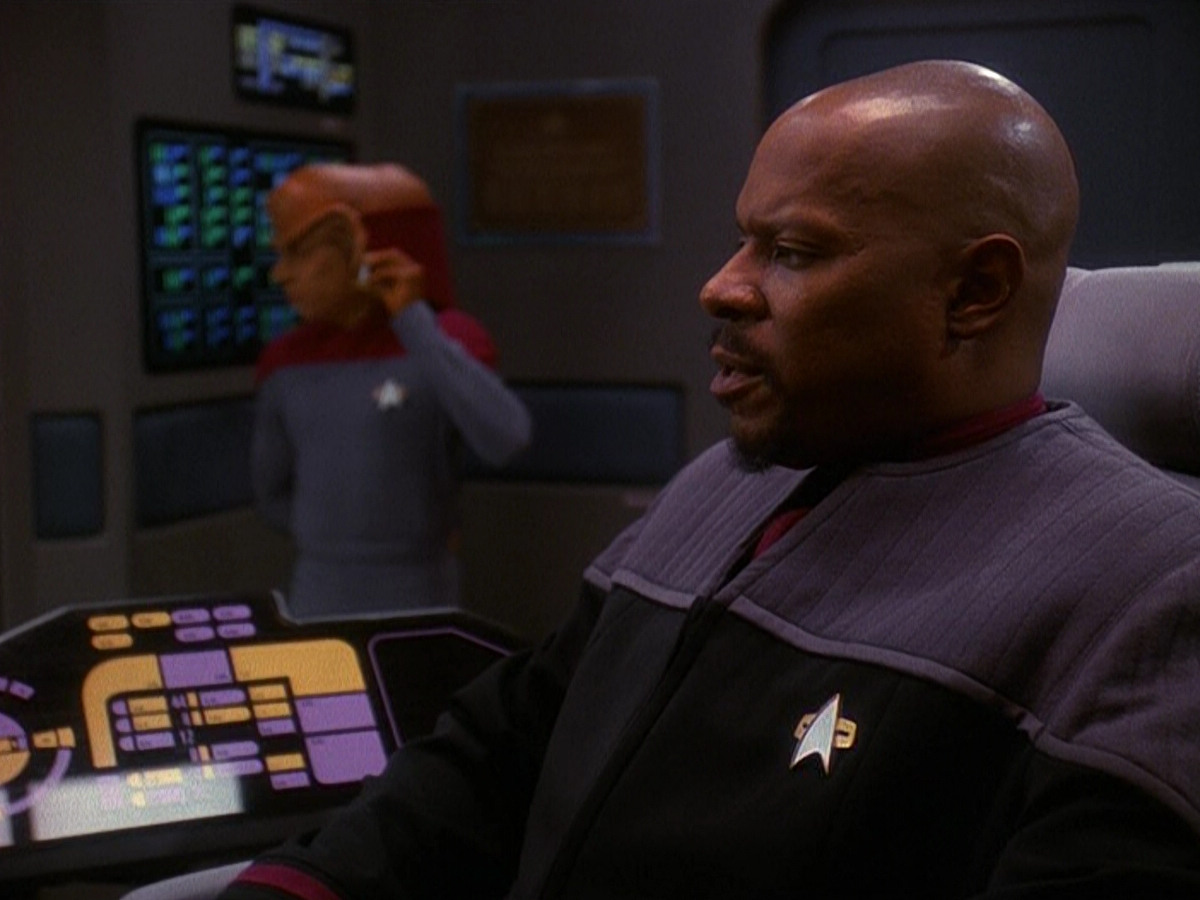 extant_StarTrek_DS9_5x13-ForTheUniform_02803.jpg