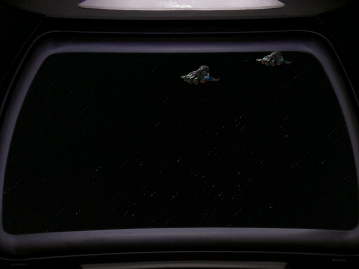 extant_StarTrek_DS9_5x13-ForTheUniform_02807.jpg