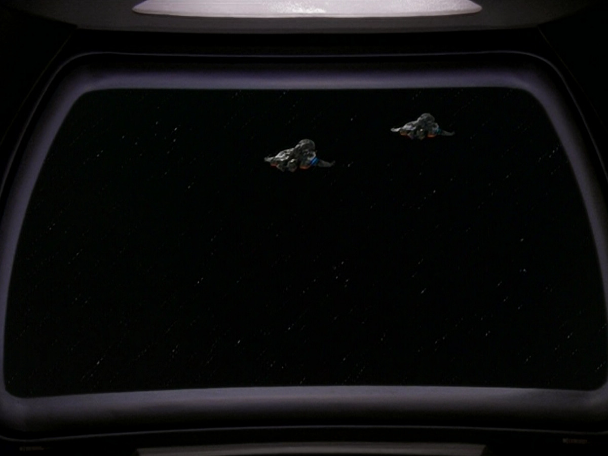 extant_StarTrek_DS9_5x13-ForTheUniform_02808.jpg