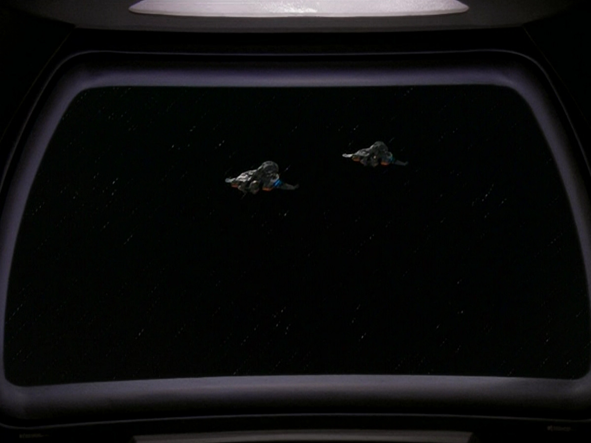 extant_StarTrek_DS9_5x13-ForTheUniform_02809.jpg