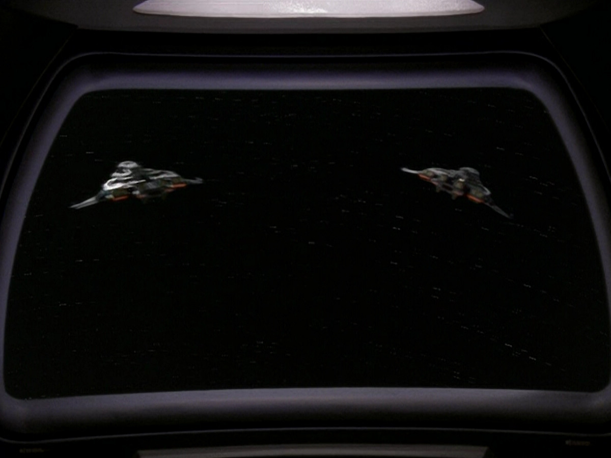 extant_StarTrek_DS9_5x13-ForTheUniform_02816.jpg
