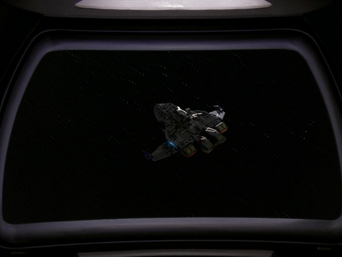extant_StarTrek_DS9_5x13-ForTheUniform_02821.jpg