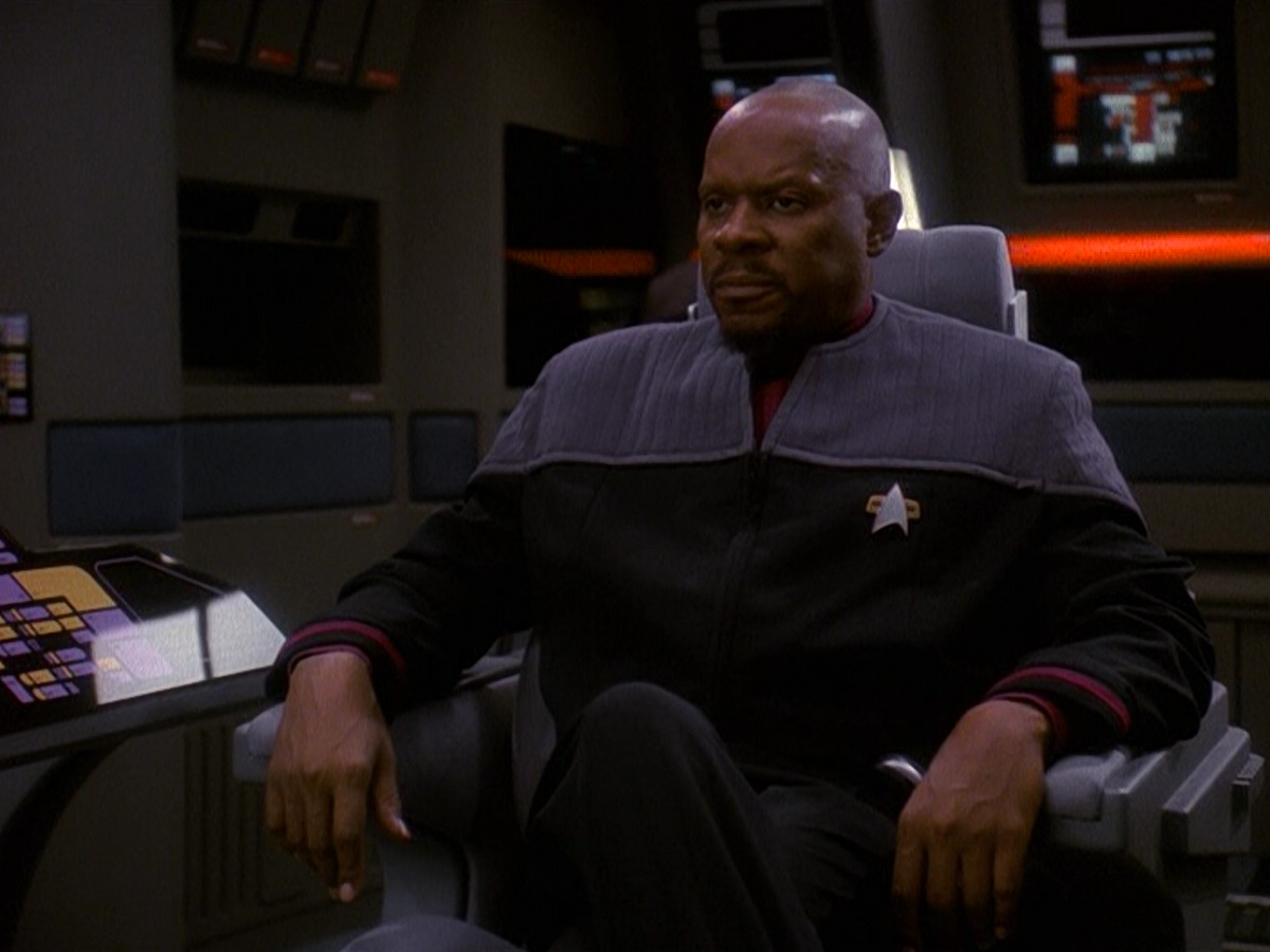 extant_StarTrek_DS9_5x13-ForTheUniform_02843.jpg