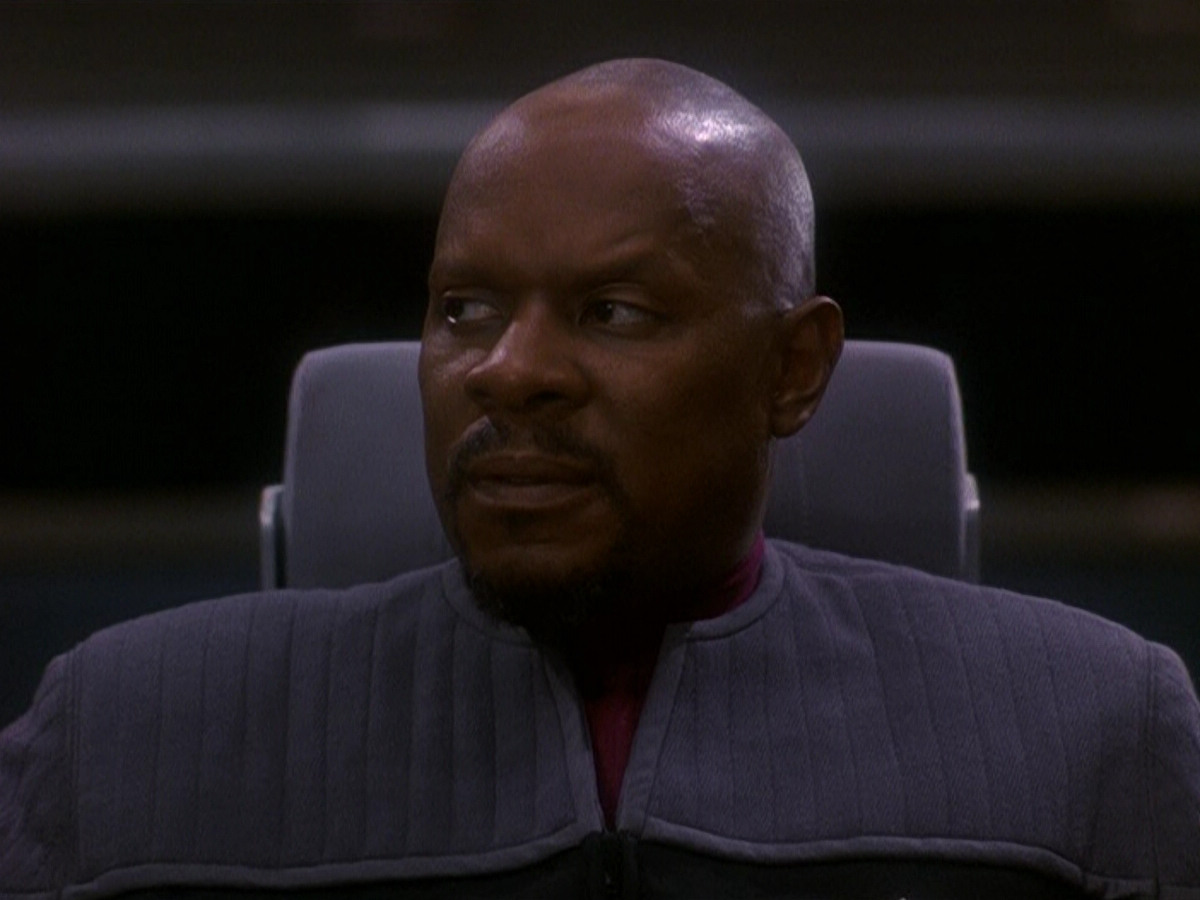 extant_StarTrek_DS9_5x13-ForTheUniform_02852.jpg