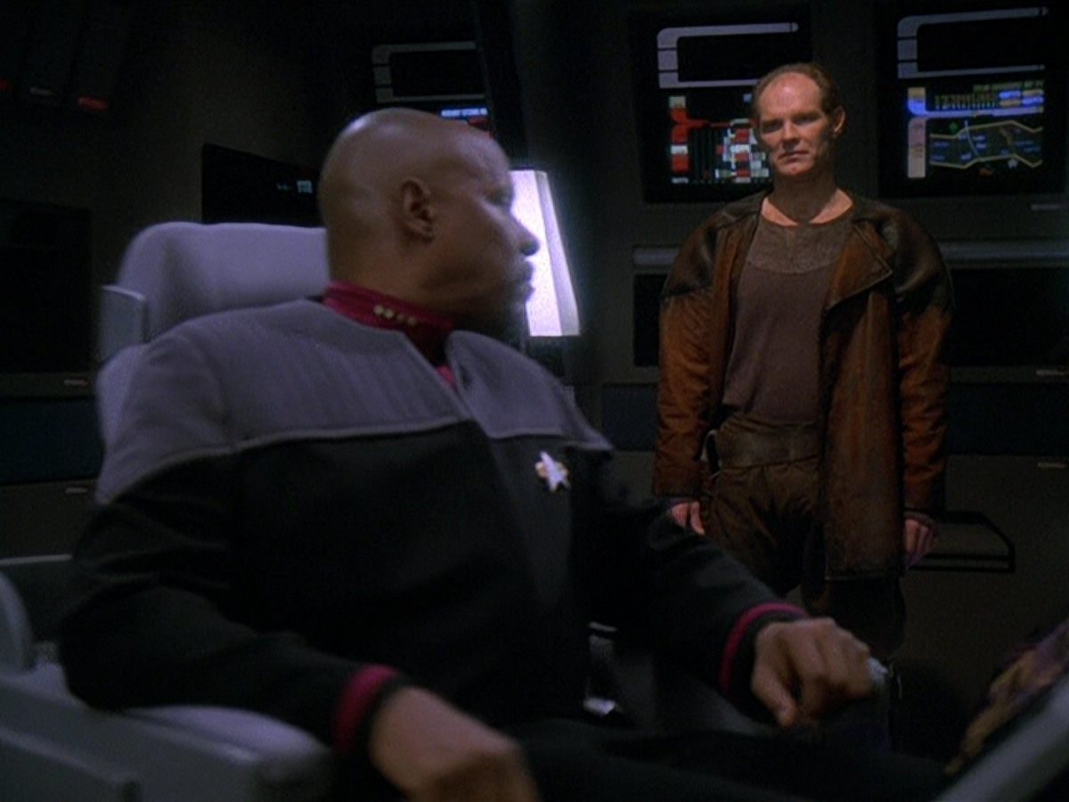 extant_StarTrek_DS9_5x13-ForTheUniform_02893.jpg