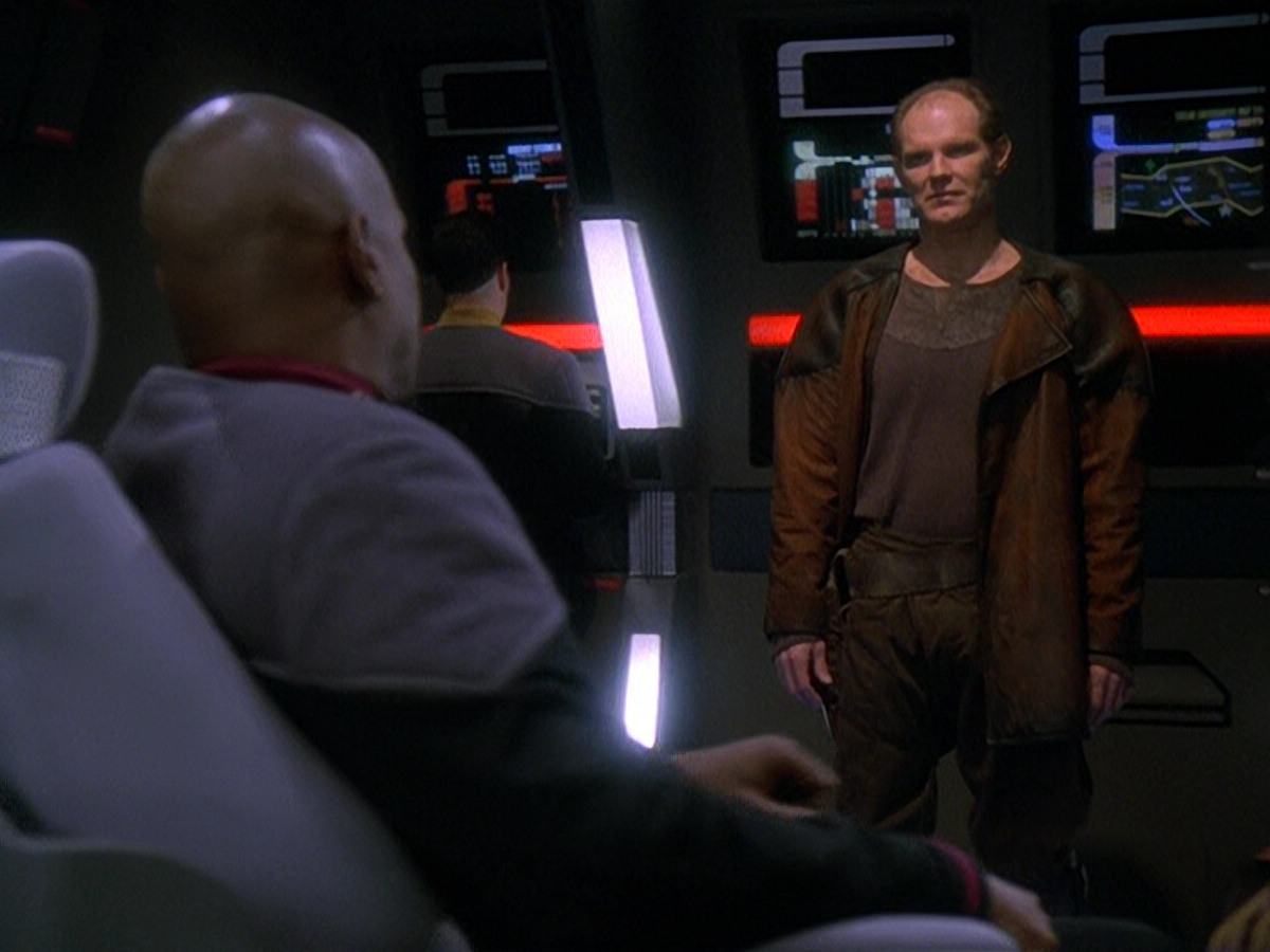 extant_StarTrek_DS9_5x13-ForTheUniform_02894.jpg