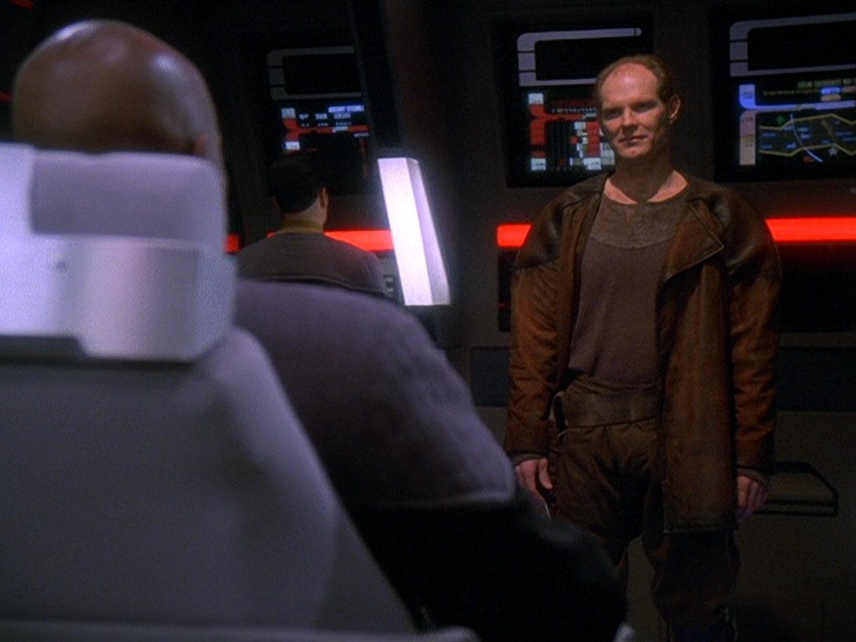 extant_StarTrek_DS9_5x13-ForTheUniform_02895.jpg