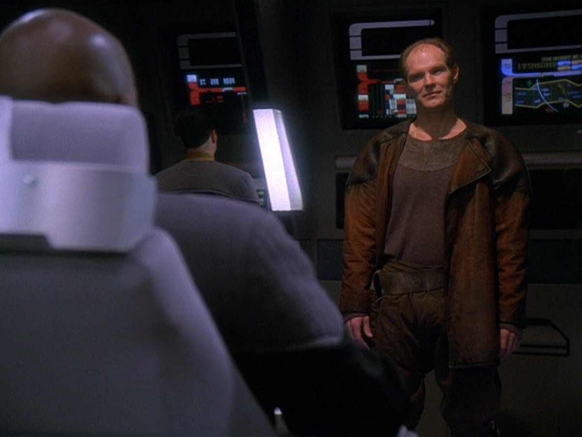 extant_StarTrek_DS9_5x13-ForTheUniform_02896.jpg