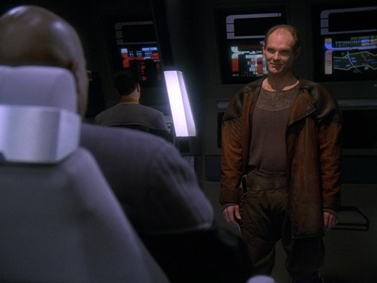 extant_StarTrek_DS9_5x13-ForTheUniform_02900.jpg