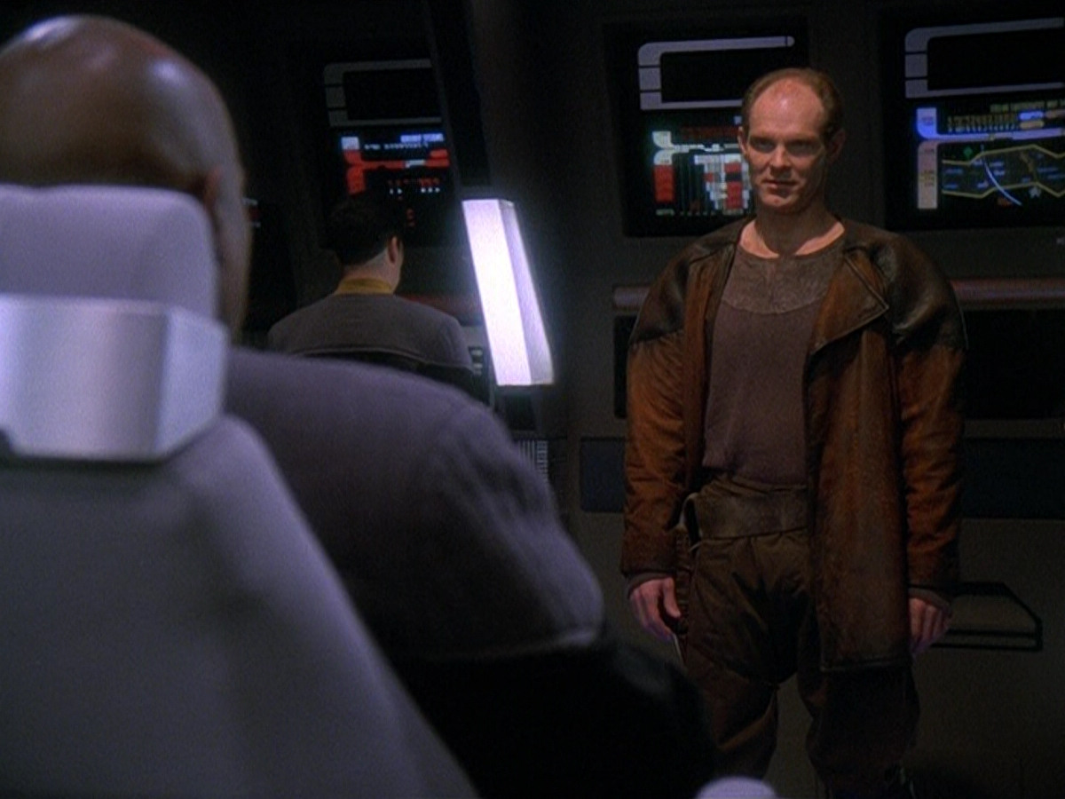 extant_StarTrek_DS9_5x13-ForTheUniform_02903.jpg