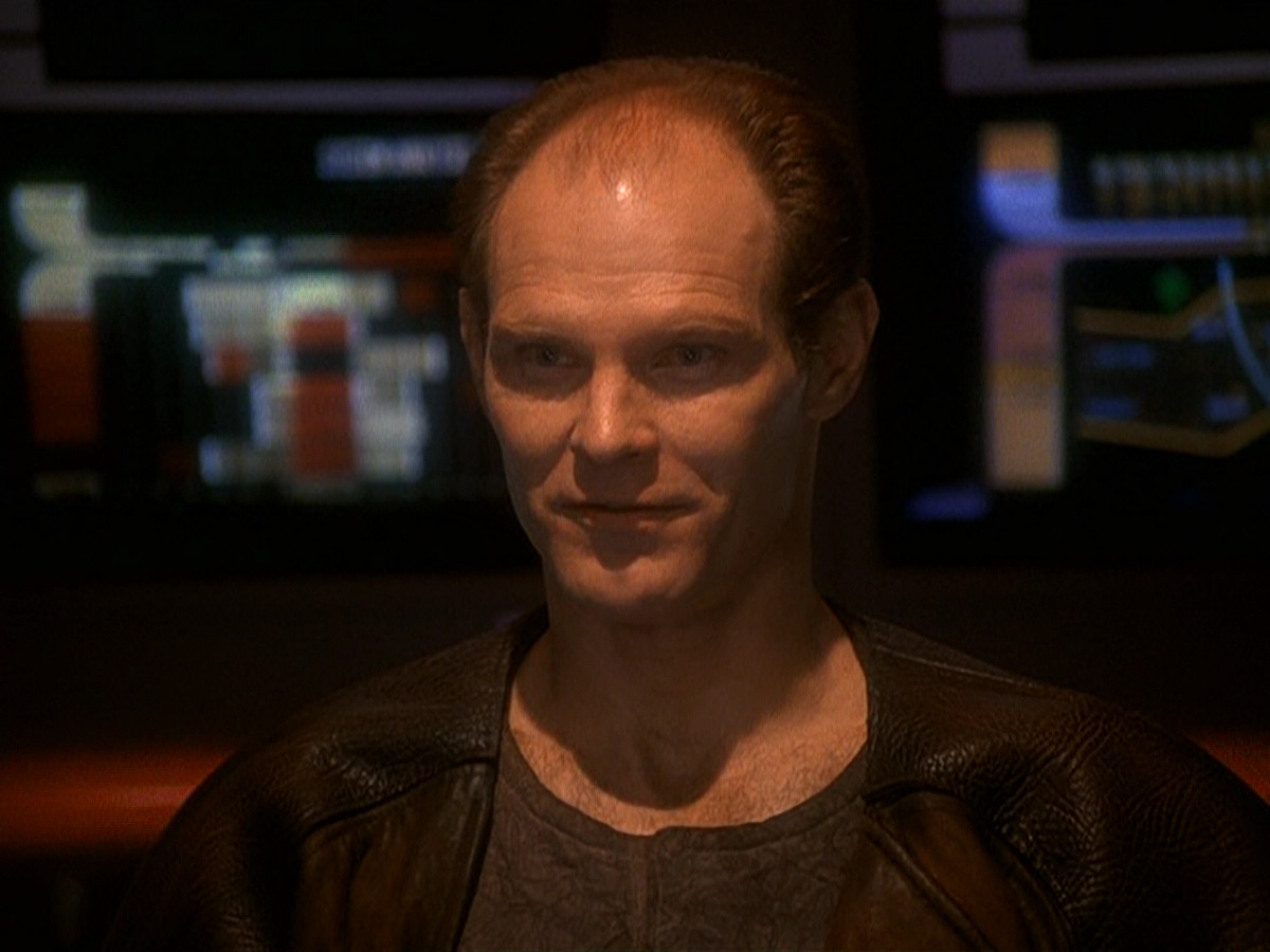 extant_StarTrek_DS9_5x13-ForTheUniform_02908.jpg