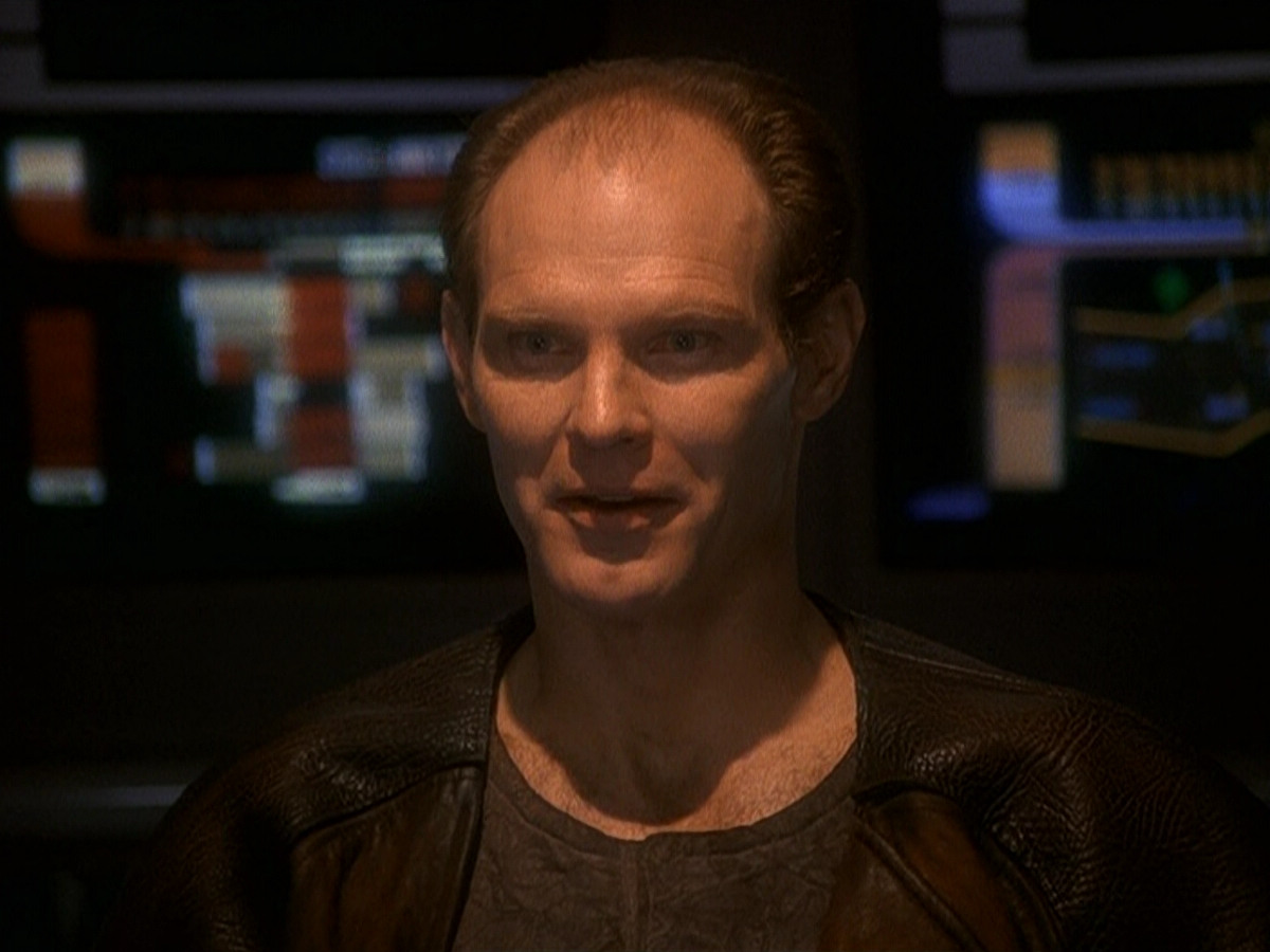 extant_StarTrek_DS9_5x13-ForTheUniform_02909.jpg