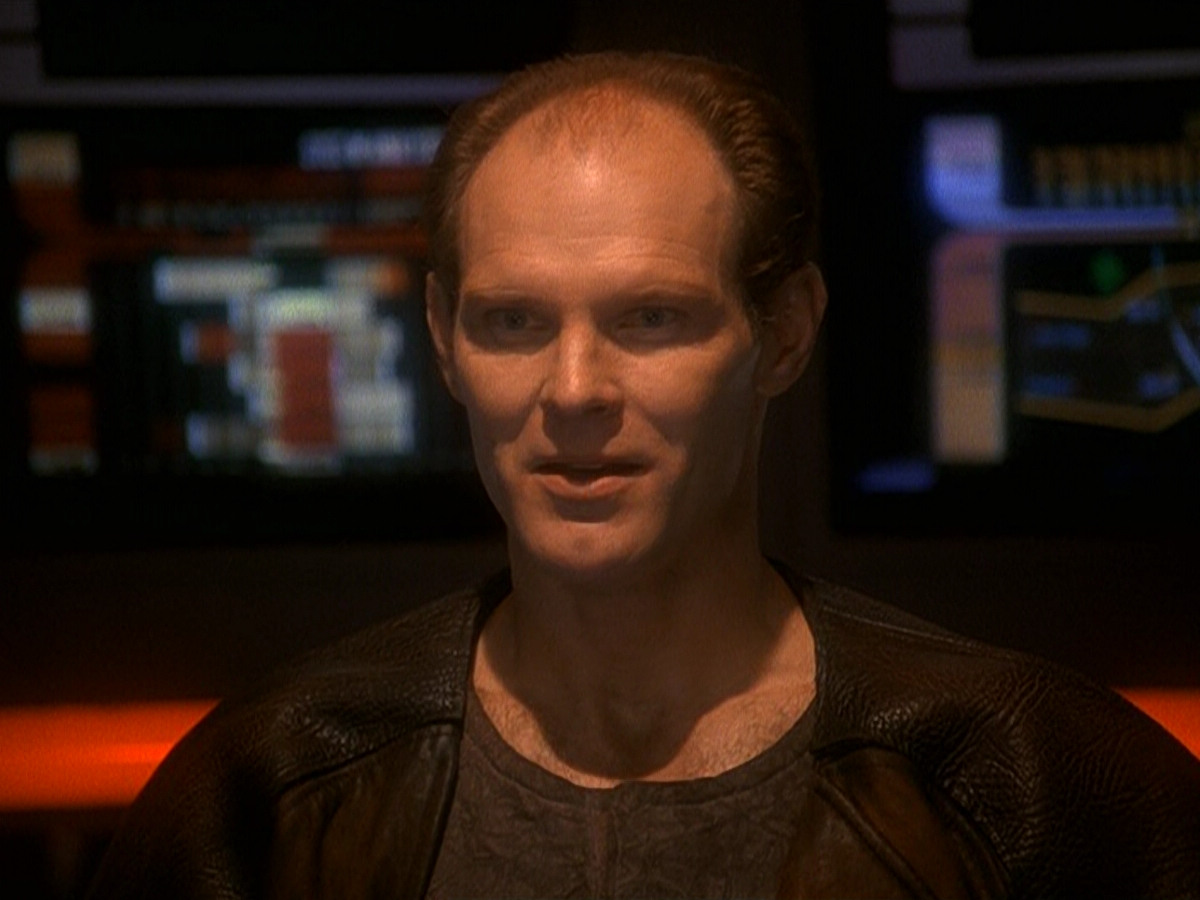 extant_StarTrek_DS9_5x13-ForTheUniform_02911.jpg