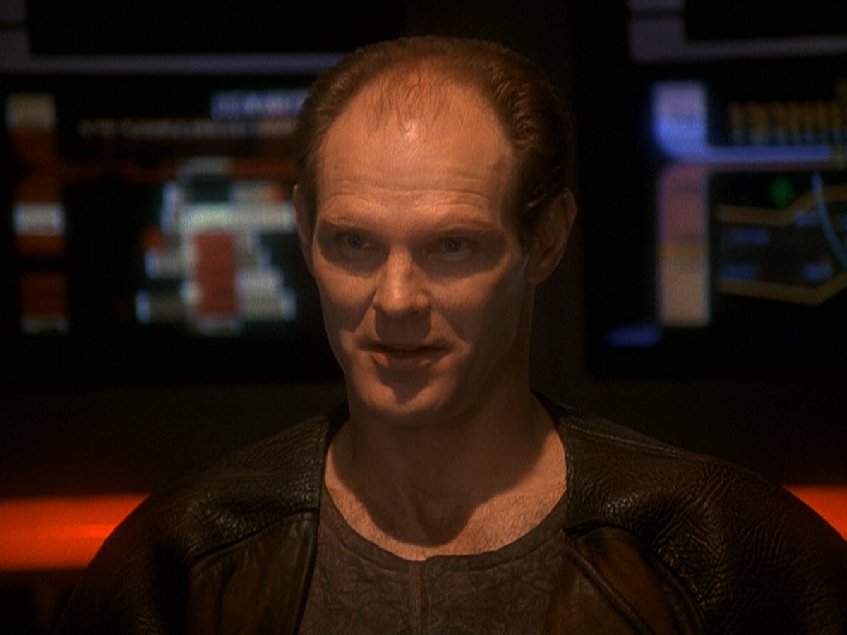 extant_StarTrek_DS9_5x13-ForTheUniform_02914.jpg