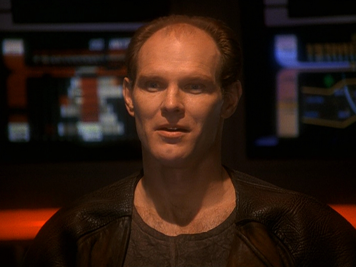 extant_StarTrek_DS9_5x13-ForTheUniform_02915.jpg