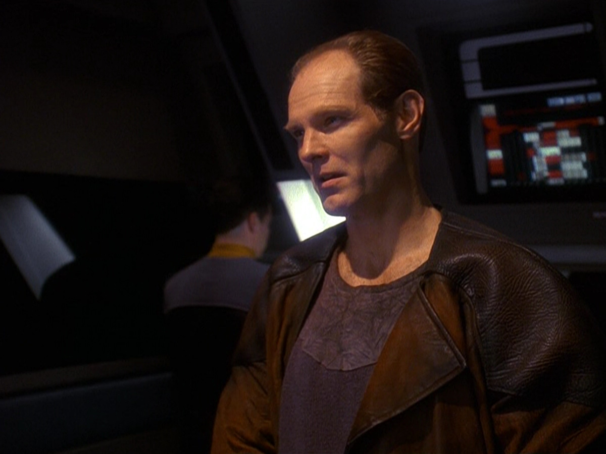 extant_StarTrek_DS9_5x13-ForTheUniform_02938.jpg