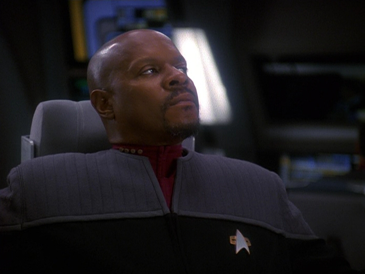 extant_StarTrek_DS9_5x13-ForTheUniform_02968.jpg