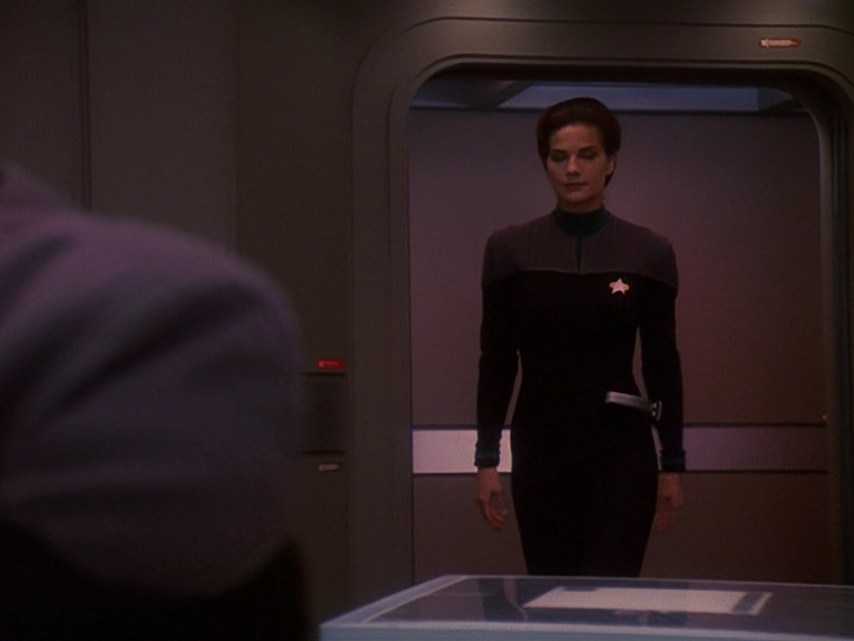 extant_StarTrek_DS9_5x13-ForTheUniform_02997.jpg