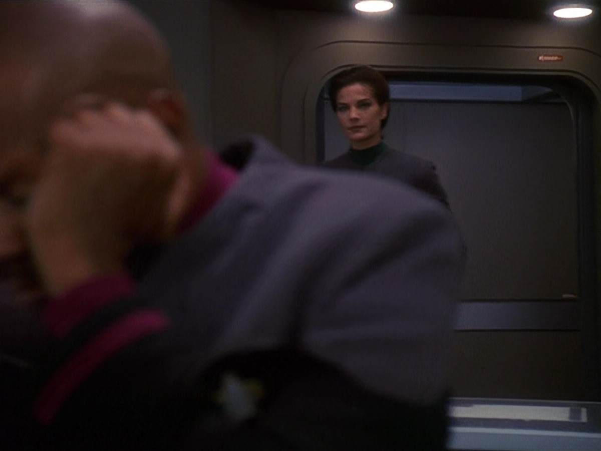 extant_StarTrek_DS9_5x13-ForTheUniform_02998.jpg