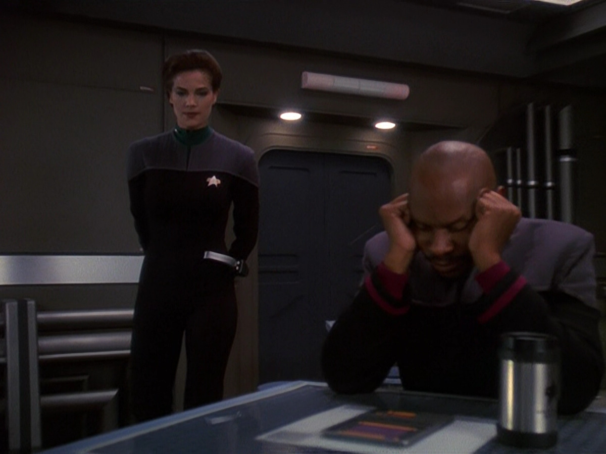 extant_StarTrek_DS9_5x13-ForTheUniform_03001.jpg