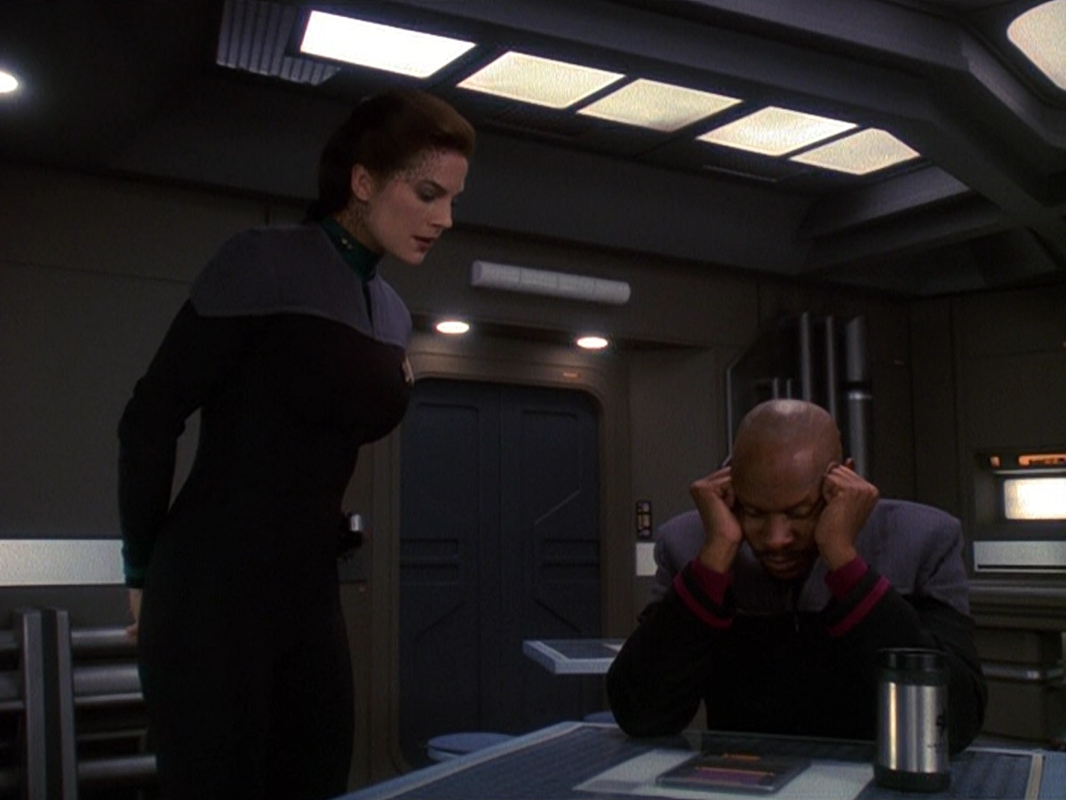 extant_StarTrek_DS9_5x13-ForTheUniform_03005.jpg