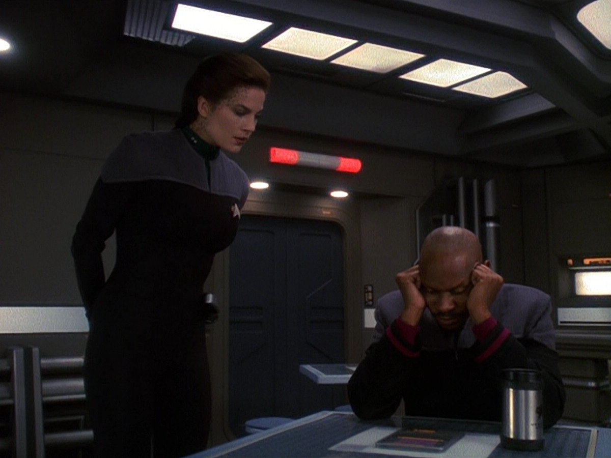 extant_StarTrek_DS9_5x13-ForTheUniform_03006.jpg