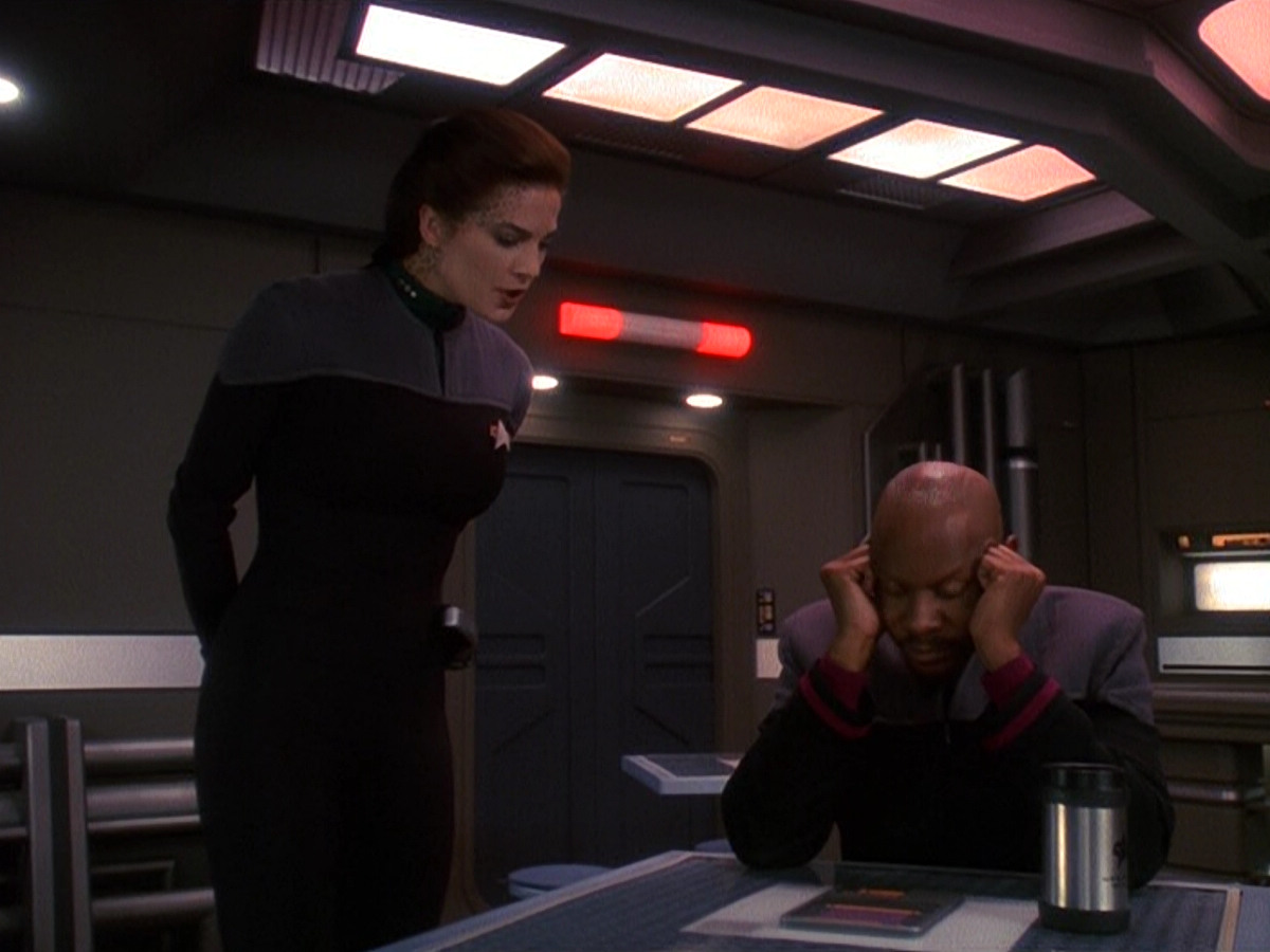 extant_StarTrek_DS9_5x13-ForTheUniform_03007.jpg