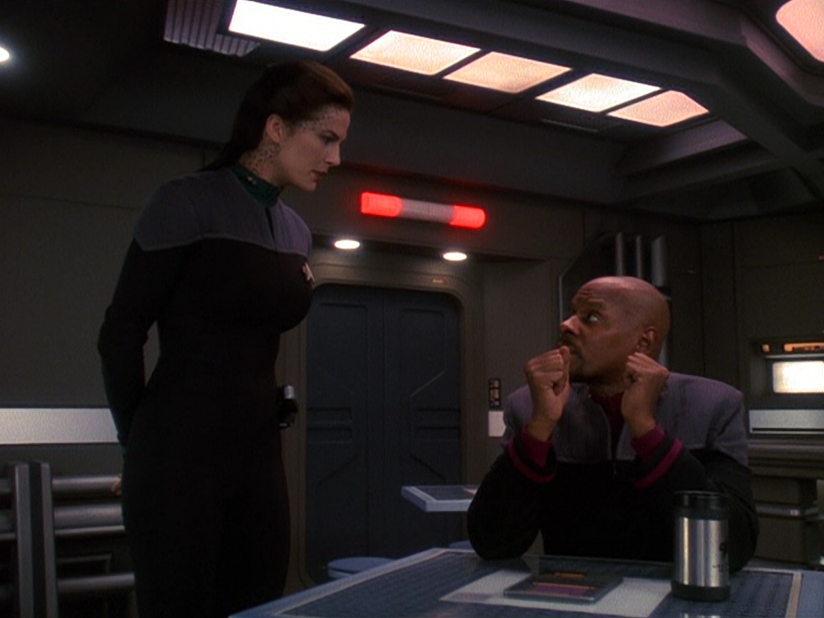 extant_StarTrek_DS9_5x13-ForTheUniform_03010.jpg
